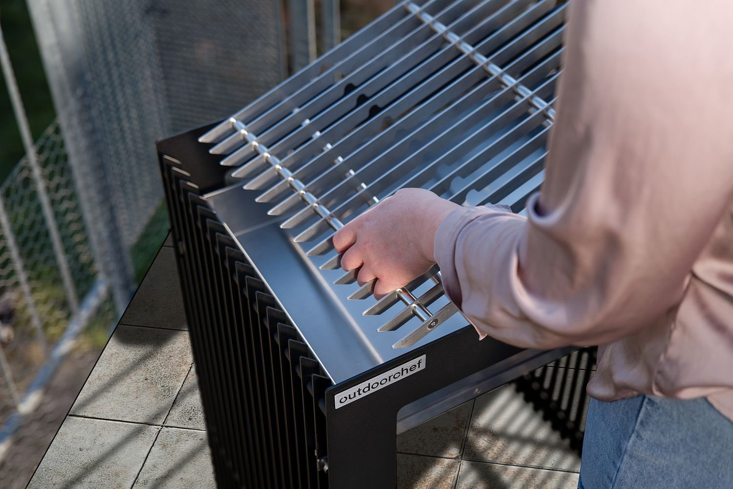 Outdoorchef Firepit Feuerstelle und Holzkohlegrill – Bild 4